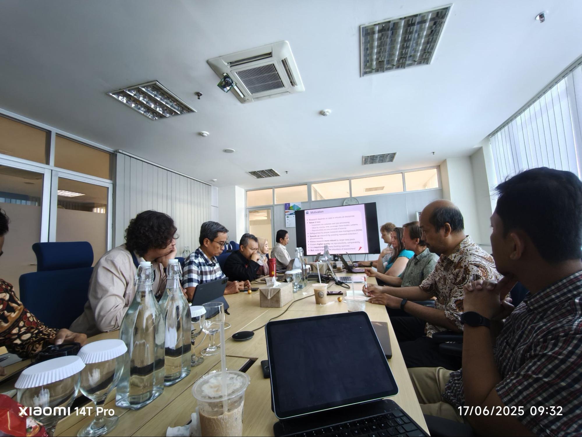 Intensive expert discussions